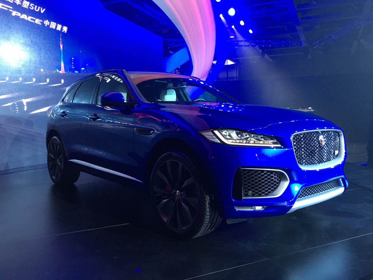 捷豹F-PACE国内首度亮相 采用全铝车身1