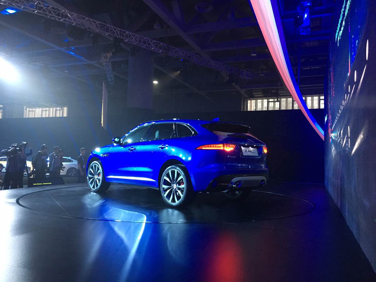 捷豹F-PACE国内首度亮相 采用全铝车身3