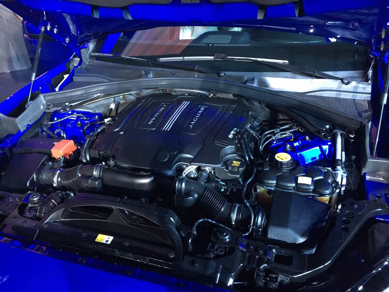 捷豹F-PACE国内首度亮相 采用全铝车身11