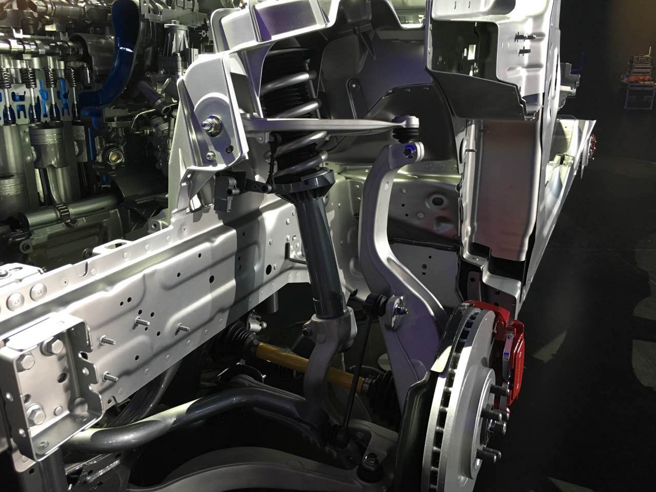 捷豹F-PACE国内首度亮相 采用全铝车身7