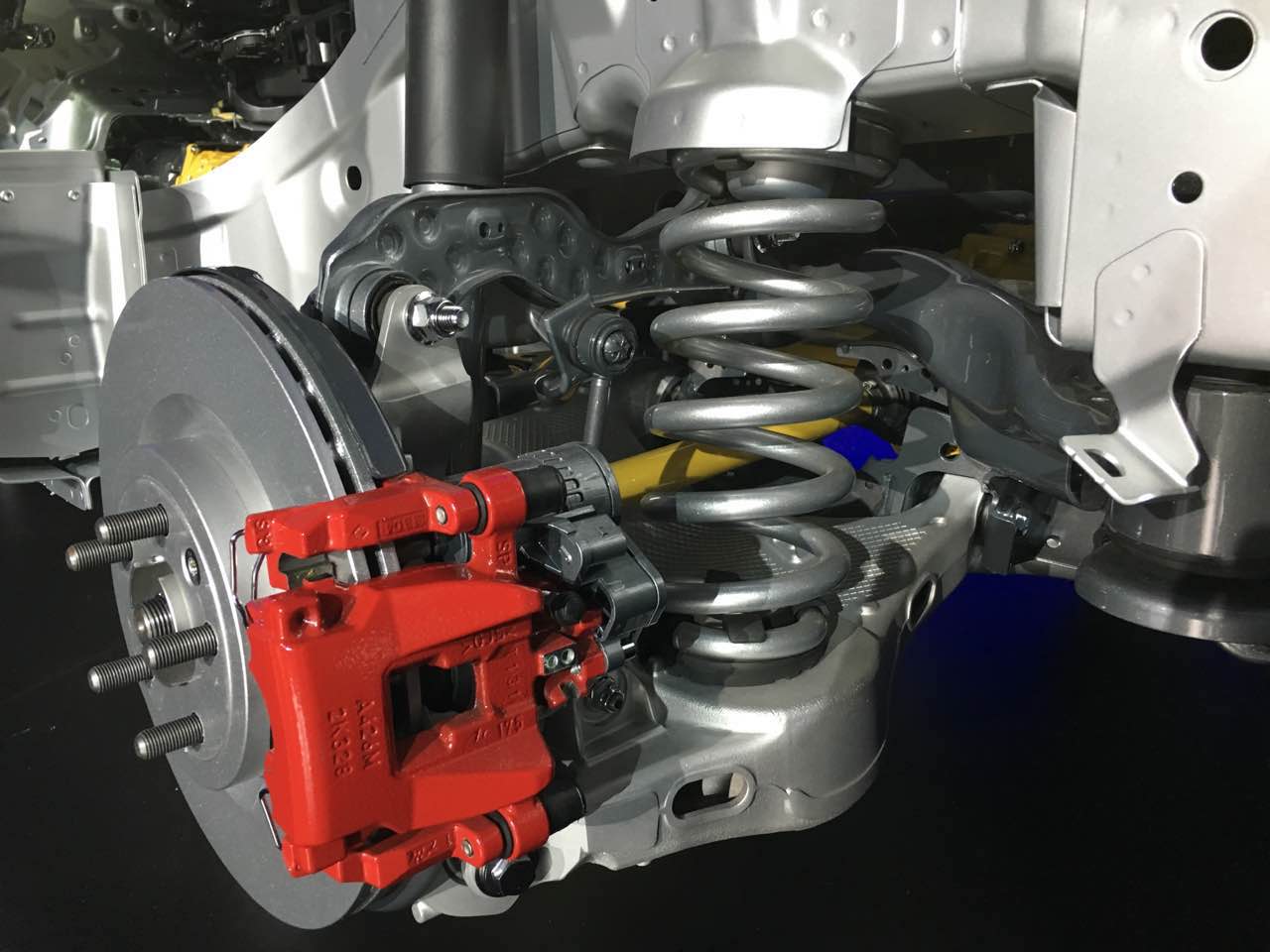 捷豹F-PACE国内首度亮相 采用全铝车身8