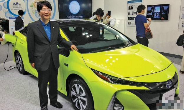 头条·国际 | 丰田新款普锐斯插电混动汽车 可用太阳能充电0